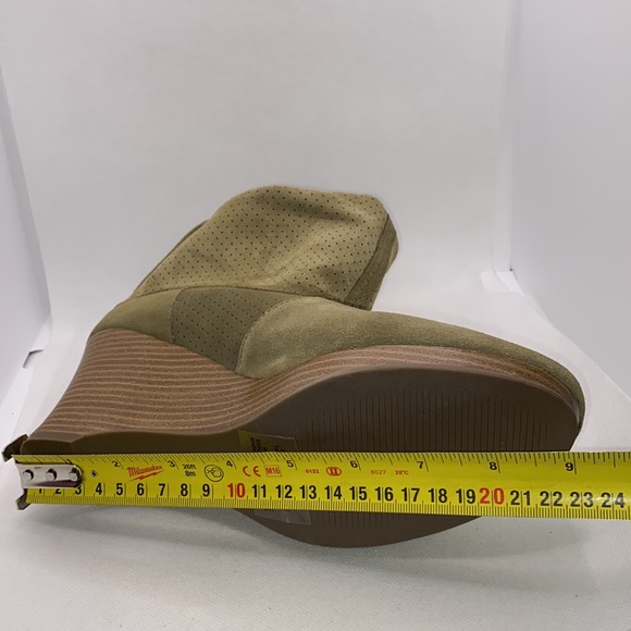 Cushion Walk Woman's Genuine Suede Perforated Heeled Boots Olive Green Size 9 - Picture 16 of 16